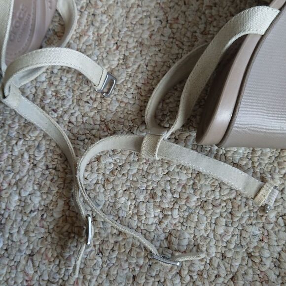 Crocs Leigh II Crossstrap Wedge Sandal Size 9 Oatmeal/Mushroom color - Picture 11 of 16